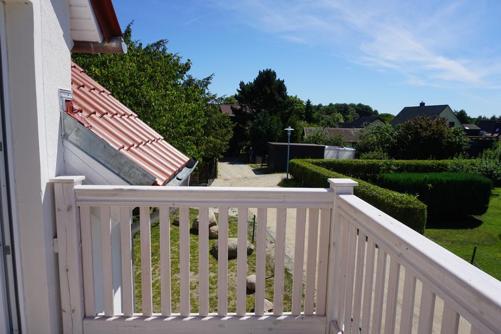 Ferienwohnungen Ruegen Findling Breege Exterior photo