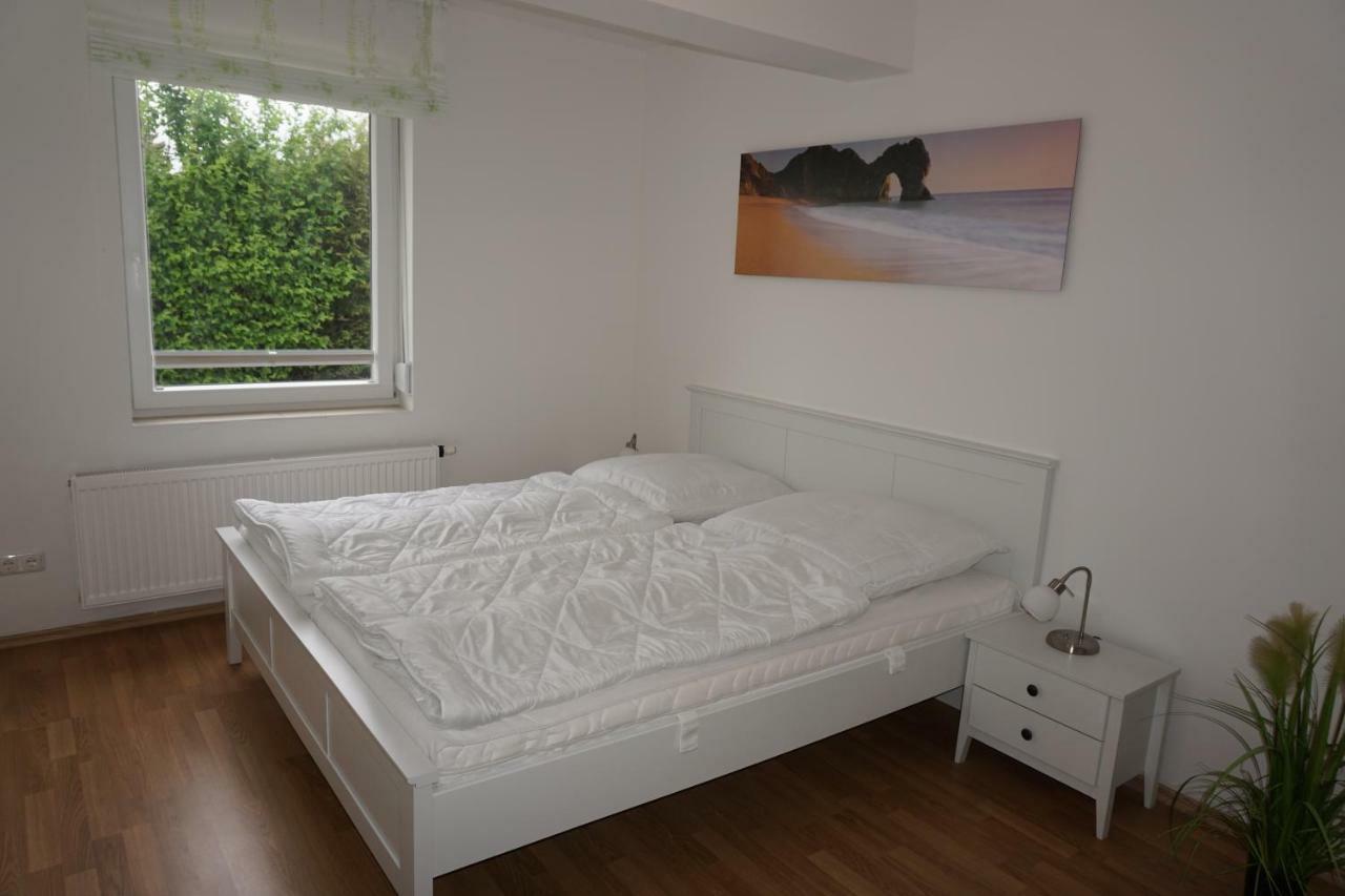 Ferienwohnungen Ruegen Findling Breege Exterior photo